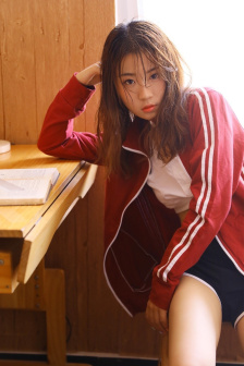 女孩头像只留身材